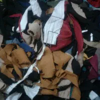 مقداری تکه پارچه خوش رنگ|لوازم خیاطی و بافتنی|سمنان, |دیوار