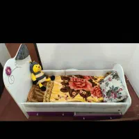 تخت خواب کودک و صندلی ماشین کودک