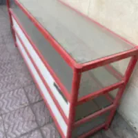 ویترین شیشه ایی