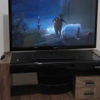 میز و تلویزیون