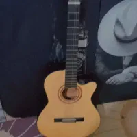 گیتار کلاسیک.