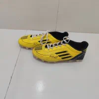 کفش چمن  فقد دو پا خورده|کیف، کفش، کمربند|کاشمر, |دیوار