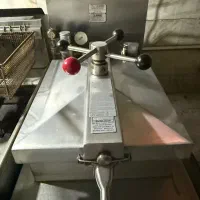 دستگاه هنی پنی امریکایی به همراه دستگاه دیسپلیunis|کافی‌شاپ و رستوران|بهشهر, |دیوار