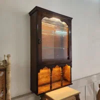 ویترین دیواری