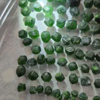 سنگ گارنت دمان توئید|جواهرات|کرمان, |دیوار