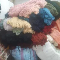 بافنده عزیز با بهترین طرحهاورنگهای فرش در خدمتیم