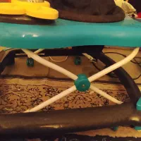 کالسکه بچه تمیز سالم هست قیمت مناسب