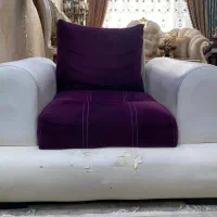 مبل و دو تا تخت تک نفره به همراه آینه و کنسول|تخت و سرویس خواب|بومهن, |دیوار