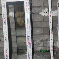 پنجره پی وی سی با شیشه رفلکس طلایی دوجداره