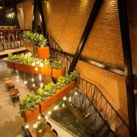 ۳۰۰ متر تجاری بر اصلی