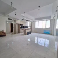 ۱۰۰ متر نوساز - غرق نور - آخرین طبقه - لوکیشن دنج