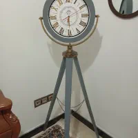 ساعت ایستاده سه پایه