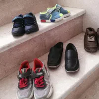 تعدادی صندل و کفش و کتونی پسرانه سالم و تمیز|کفش و لباس بچه|اراک, |دیوار