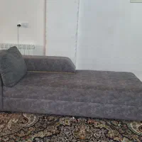 کاناپه راحتی جلو تلوزیونی