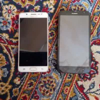 دوعدد گوشی سامسونگ وهواوی