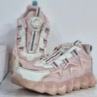 کفش و نیم بوت|کیف، کفش، کمربند|دوگنبدان, |دیوار