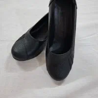 تعدادی لباس وکفش نو بفروش میرسد