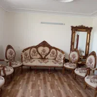 ست مبل همراه با میز جلو مبل و میز ناهارخوری