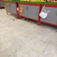 کارگر میوه فروشی