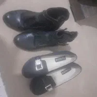 یک جفت کفش ویک جفت پوتین زنانه شماره ۴۰