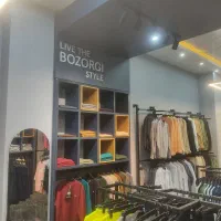 همکار فروشنده خانم