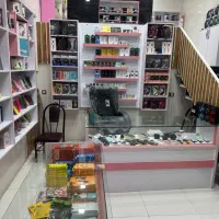 دکوراسیون و ویترین مغازه