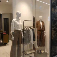 فروشنده پاره وقت پوشاک زنانه