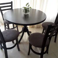 میز۴ نفره سالم وتمیز زیرقیمت فروش فوری