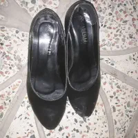 سه عدد کفش مجلسی  پاشنه دار و صندل و کالج