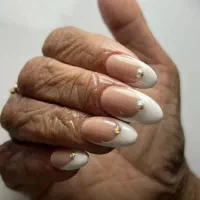 خدمات تخصصی ناخن(سالن آیناز بیوتی)