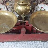 ترازوی قدیمی ۲۰ کیلویی ساخت 1959 با کفه برنجی|کلکسیون اشیاء عتیقه|مشکین‌دشت, |دیوار