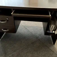 میزتحریر و کامپیوتر چوبی