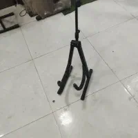 پایه گیتار زمینی