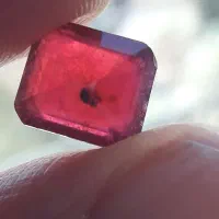 یاقوت قدیمی ۵ قیراطی ذغالدار