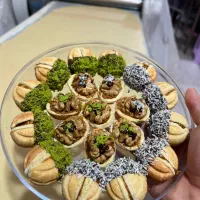 استخدام نیرو ماهر جهت کار در قنادی|استخدام خدمات فروشگاه و رستوران|قزوین, |دیوار