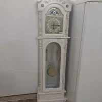 یک عدد میز تلوزیون یک عدد ساعت ایستاده