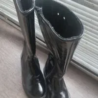 بوت سایز ۳۶ جنس ورنی بسیار تمیز وشیک