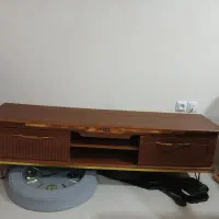 میز تلوزیون رنگ چوب کاملا سالم و نو