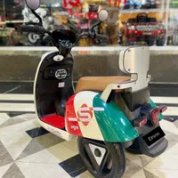 موتور شارژی وسپا پاکشتی سه رنگ|اسباب‌بازی بچه|تهران, کوهک|دیوار