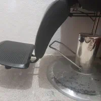 صندلی اریشگری در حد نو|آرایشگاه و سالنهای زیبایی|فولادشهر, A3|دیوار