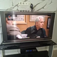 تلویزیون  براویا ۴۶ اینچ با میز  ترک