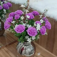 گلدان بسیار شیک همراه با گل