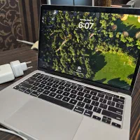 MacBook Pro m2 2022 512GB 8GB 13.3 inch