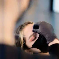 شاگرد برای آرایشگاه زنانه نیازمندیم(برای شیفت عصر)