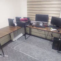 دو عدد میز کارمندی یا کنفرانسی