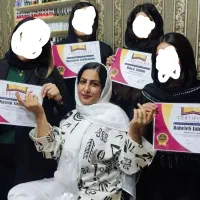 کاشت وخدمات ناخن وتمامی خدمات درسالن انجام میشود.|خدمات آرایشگری و زیبایی|مشهد, پنجتن|دیوار