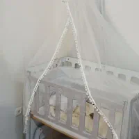 تخت کنار مادر