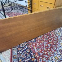 ورقه نئوپان و پنجره چوبی بوفه