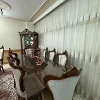 مبلمان سلطنتی با میزناهارخوری در حد نو بسیار تمیز