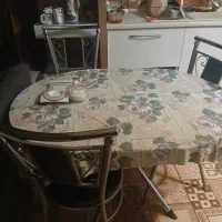 میزناهارخوری با ۴ عدد صندلی سالم